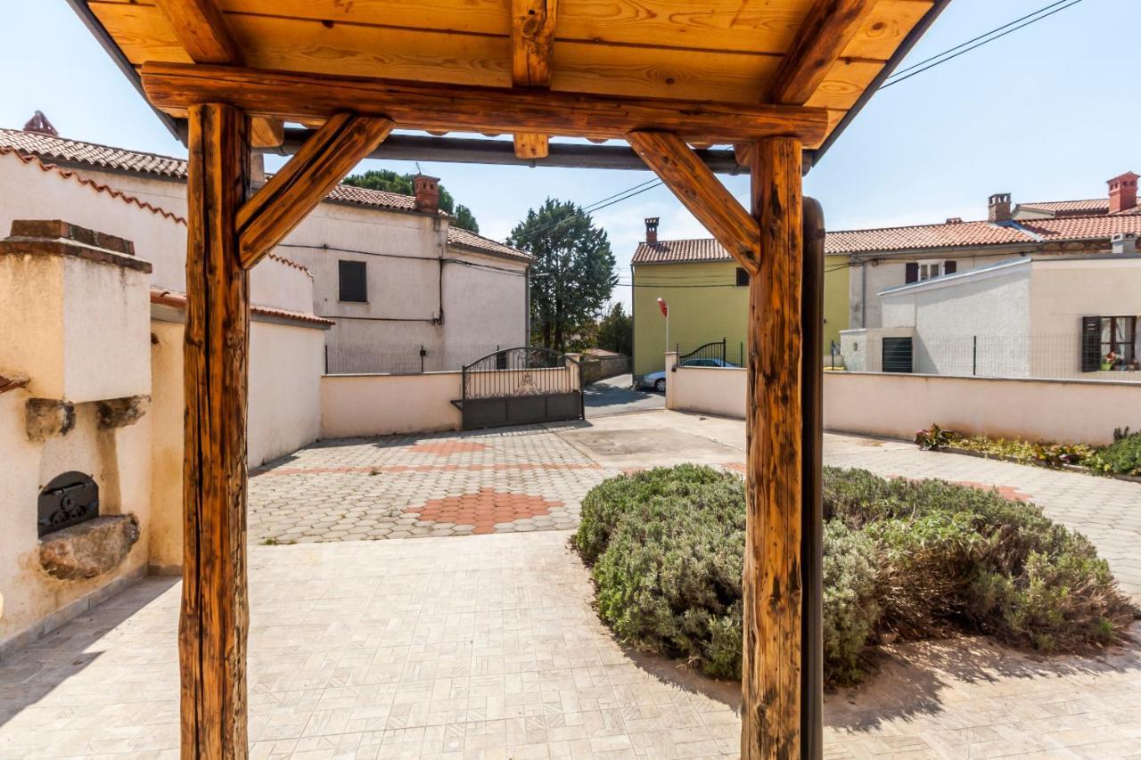 House Krizanic In Marcana, Istria, With 2 Apartments, Total 9 Guests Eksteriør bilde