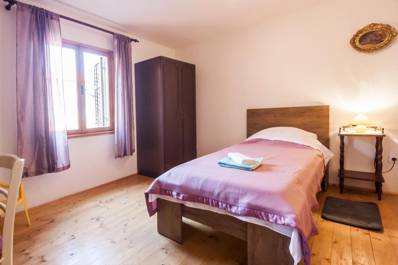 House Krizanic In Marcana, Istria, With 2 Apartments, Total 9 Guests Eksteriør bilde