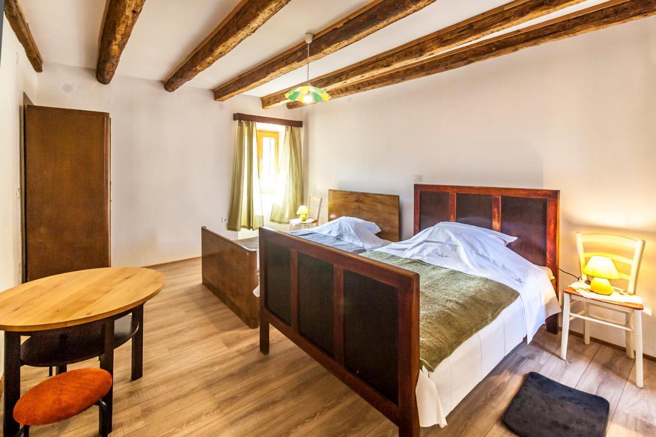 House Krizanic In Marcana, Istria, With 2 Apartments, Total 9 Guests Eksteriør bilde