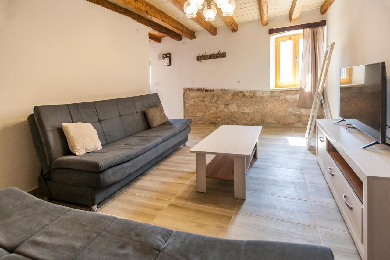 House Krizanic In Marcana, Istria, With 2 Apartments, Total 9 Guests Eksteriør bilde