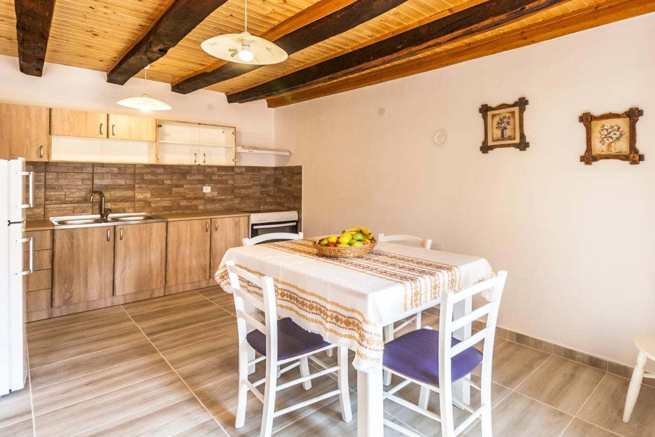House Krizanic In Marcana, Istria, With 2 Apartments, Total 9 Guests Eksteriør bilde