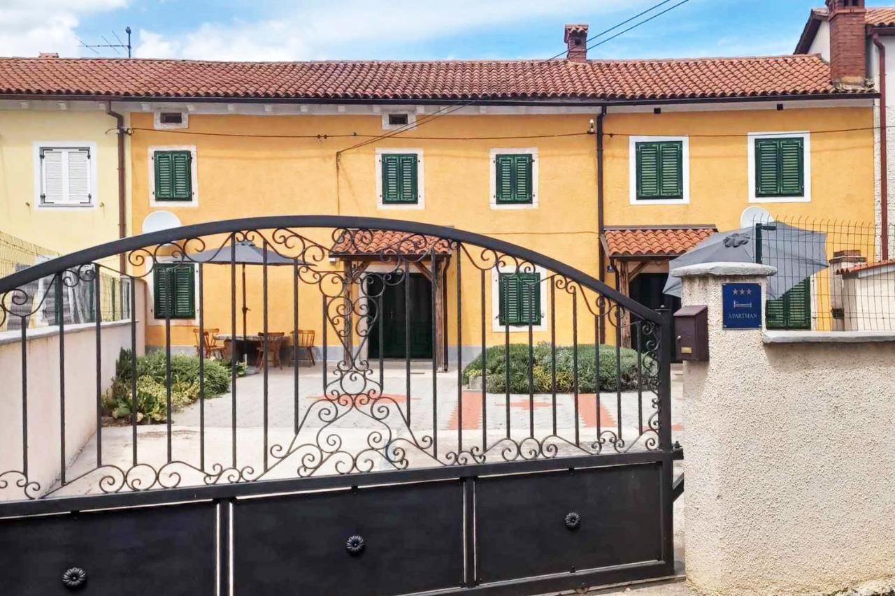 House Krizanic In Marcana, Istria, With 2 Apartments, Total 9 Guests Eksteriør bilde